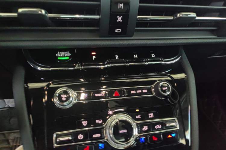 Used Lincoln Corsair 2022 2.0T Two-Wheel Drive Luxury Edition Gear Lever