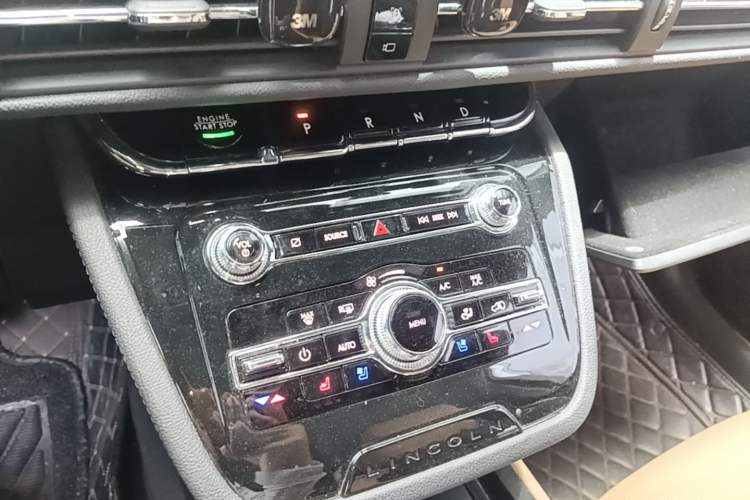 Used Lincoln Corsair 2022 2.0T Two-Wheel Drive Luxury Edition Gear Lever