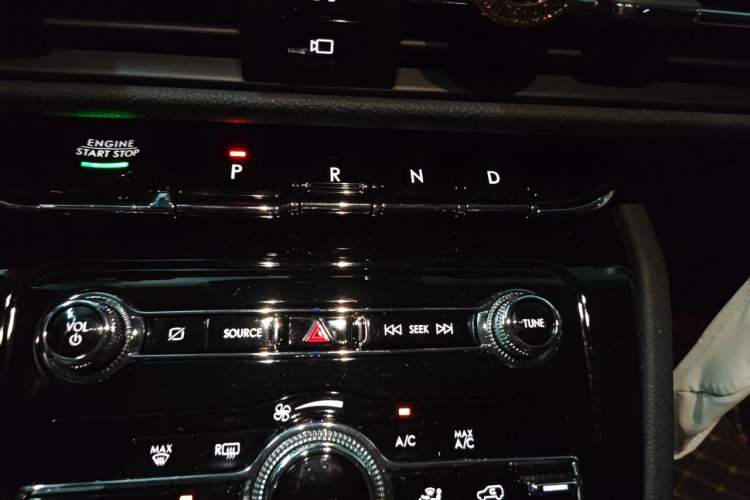 Used Lincoln Corsair 2022 Revised Version 2.0T Two-Wheel Drive Premium Edition Gear Lever