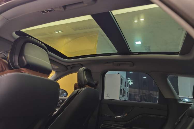 Used Lincoln Corsair 2022 2.0T Two-Wheel Drive Deluxe Edition Headliner