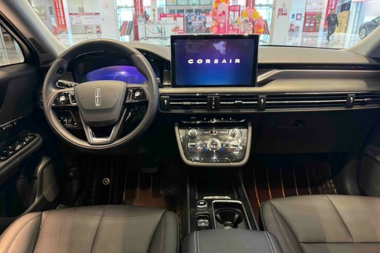 Used Lincoln Corsair 2022 2.0T Two-Wheel Drive Deluxe Edition Interior 1