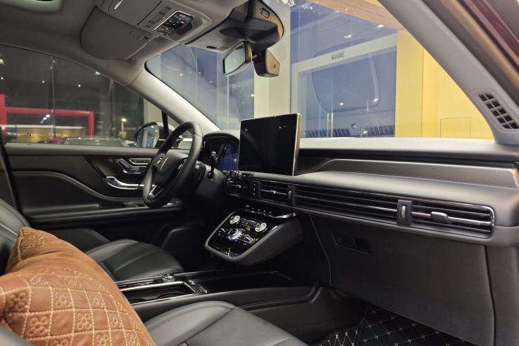 Used Lincoln Corsair 2022 2.0T Two-Wheel Drive Deluxe Edition Interior 1