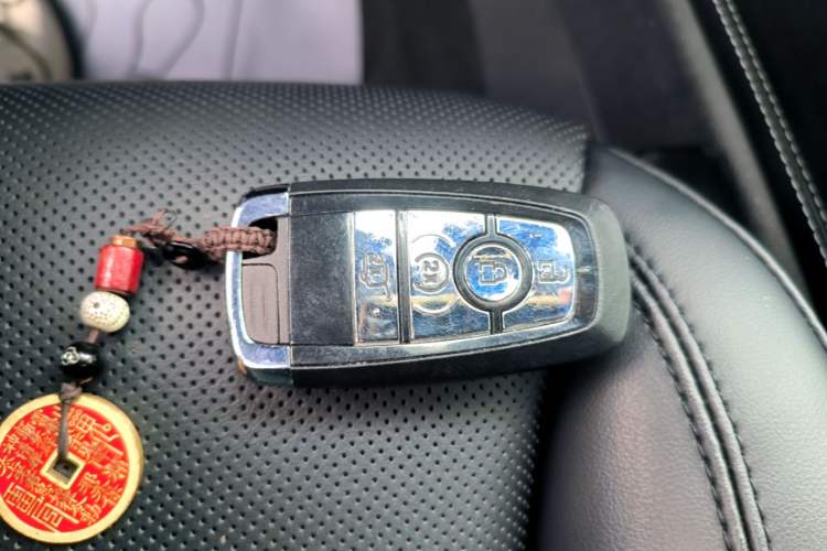 Used Lincoln Corsair 2022 2.0T Two-Wheel Drive Deluxe Edition Interior 1