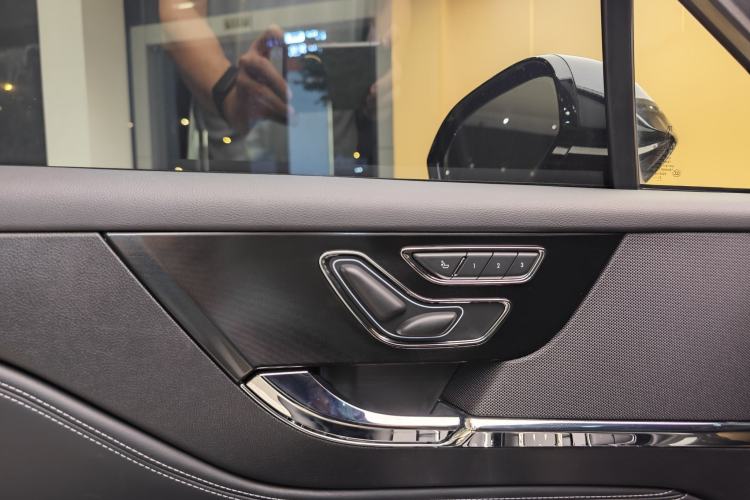 Used Lincoln Corsair 2022 2.0T Two-Wheel Drive Deluxe Edition Interior 12