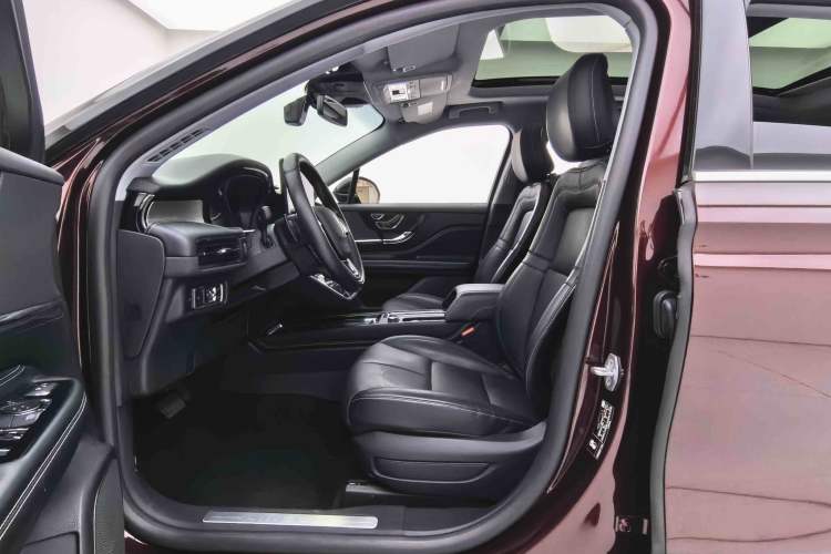 Used Lincoln Corsair 2022 2.0T Two-Wheel Drive Deluxe Edition Interior 2