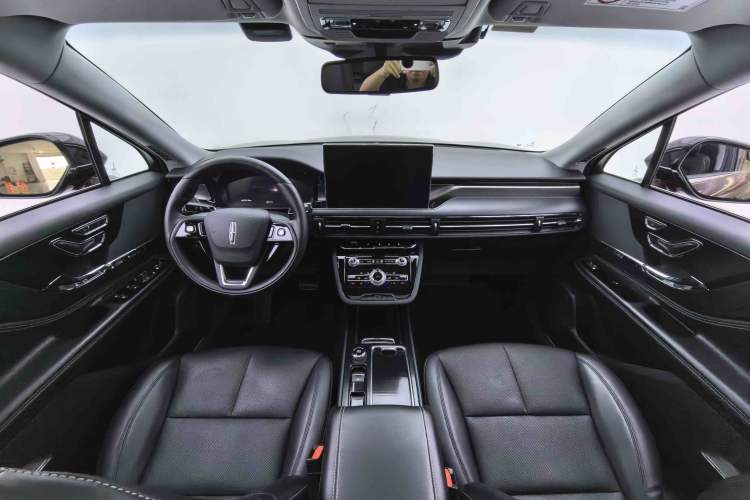 Used Lincoln Corsair 2022 2.0T Two-Wheel Drive Deluxe Edition Interior 3