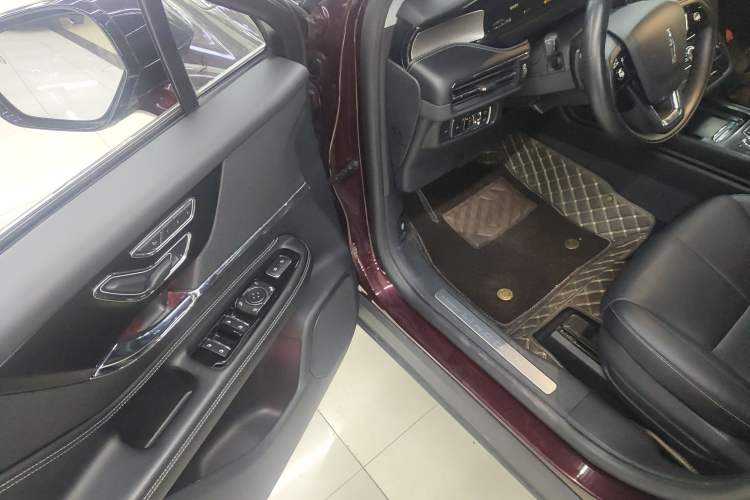Used Lincoln Corsair 2022 2.0T Two-Wheel Drive Deluxe Edition Interior 3