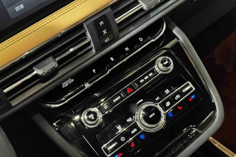 Used Lincoln Corsair 2022 2.0T Two-Wheel Drive Luxury Edition Interior 4