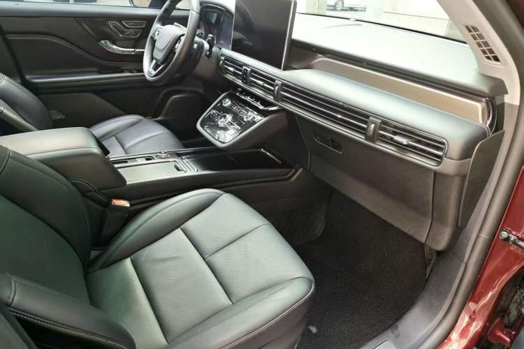 Used Lincoln Corsair 2022 2.0T Two-Wheel Drive Luxury Edition Interior 4