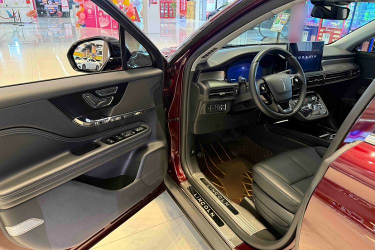 Used Lincoln Corsair 2022 2.0T Two-Wheel Drive Deluxe Edition Interior 4