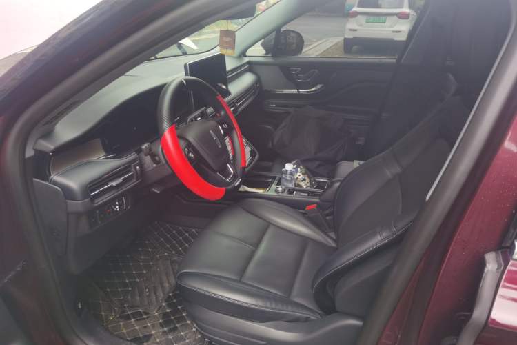 Used Lincoln Corsair 2022 Revised Version 2.0T Two-Wheel Drive Premium Edition Left Front Seat