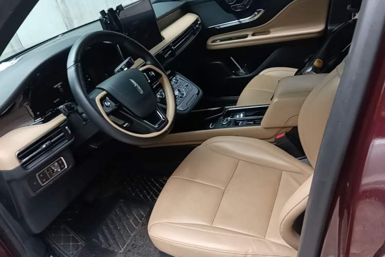 Used Lincoln Corsair 2022 2.0T Two-Wheel Drive Luxury Edition Left Front Seat