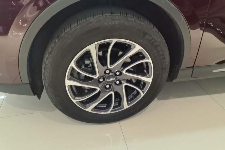 Used Lincoln Corsair 2022 2.0T Two-Wheel Drive Deluxe Edition Left Front Wheel Hub