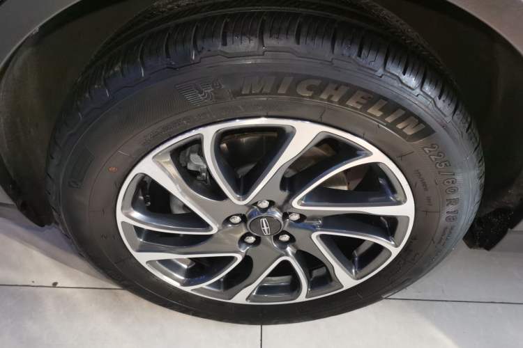 Used Lincoln Corsair 2022 2.0T Two-Wheel Drive Deluxe Edition Left Front Wheel Hub