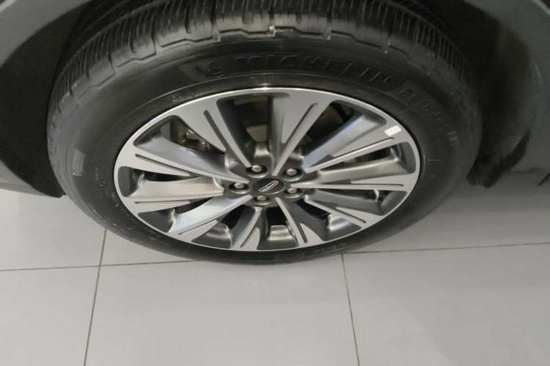 Used Lincoln Corsair 2022 2.0T Two-Wheel Drive Luxury Edition Left Front Wheel Hub