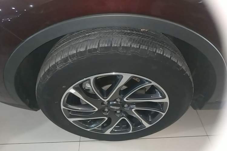 Used Lincoln Corsair 2022 2.0T Two-Wheel Drive Deluxe Edition Left Front Wheel Hub