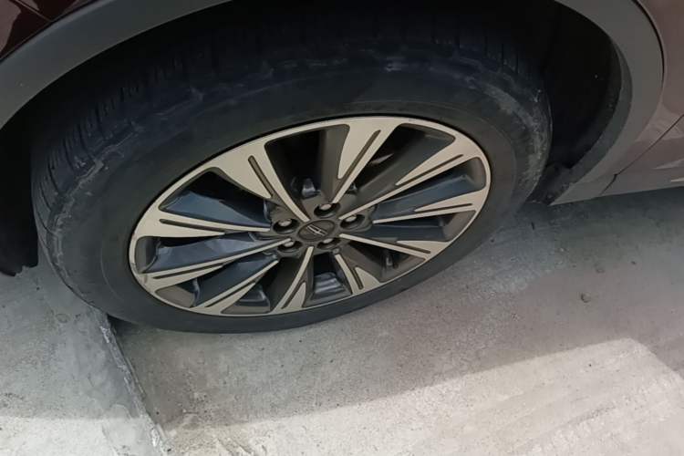 Used Lincoln Corsair 2022 2.0T Two-Wheel Drive Luxury Edition Left Front Wheel Hub