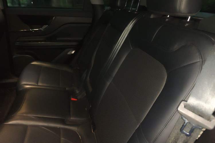 Used Lincoln Corsair 2022 2.0T Two-Wheel Drive Deluxe Edition Left Rear Seat
