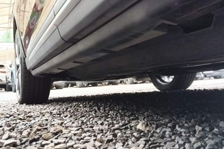 Used Lincoln Corsair 2022 2.0T Four-Wheel Drive Prestige Edition Left Side Sill
