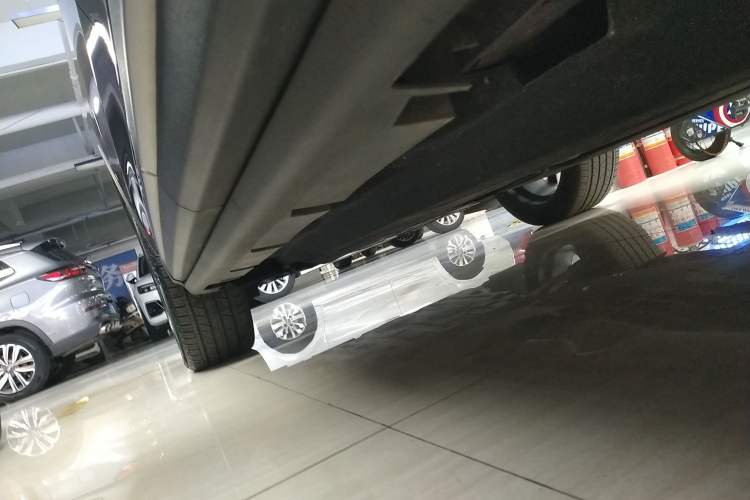 Used Lincoln Corsair 2022 2.0T Four-Wheel Drive Prestige Edition Left Side Sill