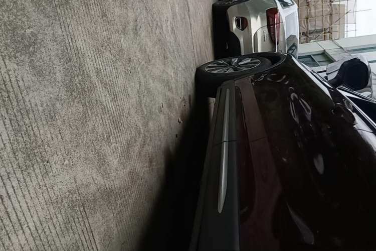 Used Lincoln Corsair 2022 2.0T Two-Wheel Drive Luxury Edition Left Side Sill