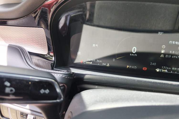 Used Lincoln Corsair 2022 2.0T Two-Wheel Drive Deluxe Edition Odometer Close Up