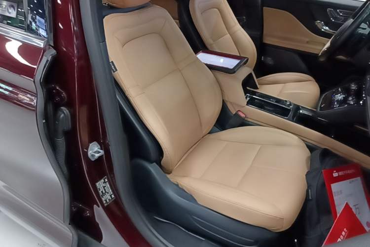 Used Lincoln Corsair 2022 2.0T Two-Wheel Drive Luxury Edition Right Front Seat