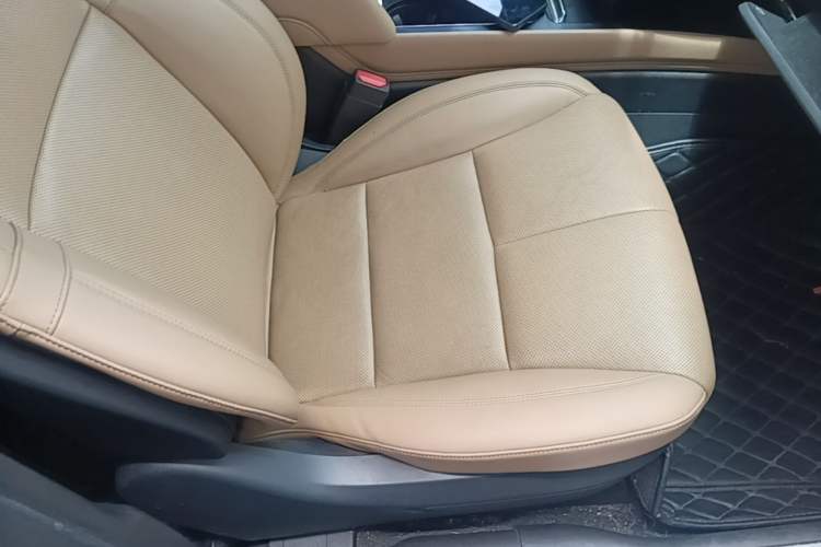 Used Lincoln Corsair 2022 2.0T Two-Wheel Drive Luxury Edition Right Front Seat