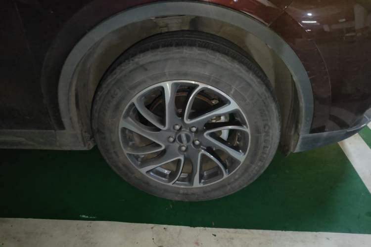 Used Lincoln Corsair 2022 2.0T Two-Wheel Drive Luxury Edition Right Front Wheel Hub