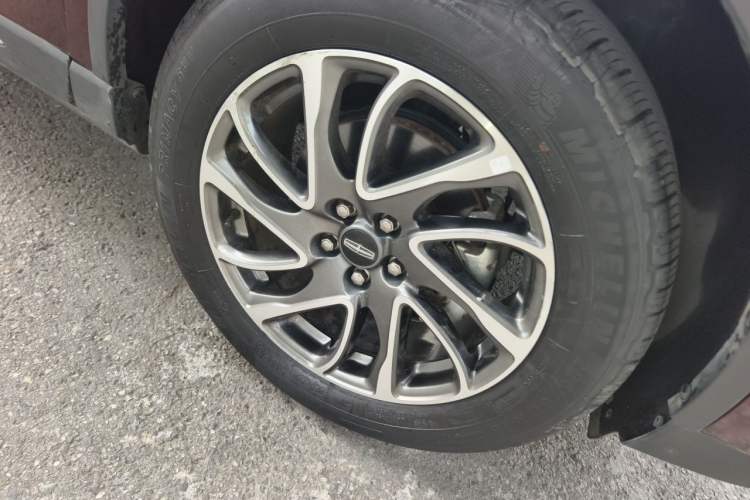 Used Lincoln Corsair 2022 2.0T Two-Wheel Drive Deluxe Edition Right Front Wheel Hub