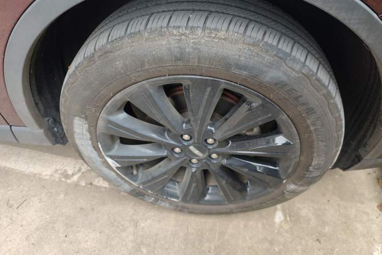 Used Lincoln Corsair 2022 2.0T Two-Wheel Drive Luxury Edition Right Front Wheel Hub