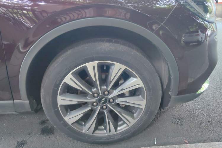 Used Lincoln Corsair 2022 2.0T Two-Wheel Drive Luxury Edition Right Front Wheel Hub