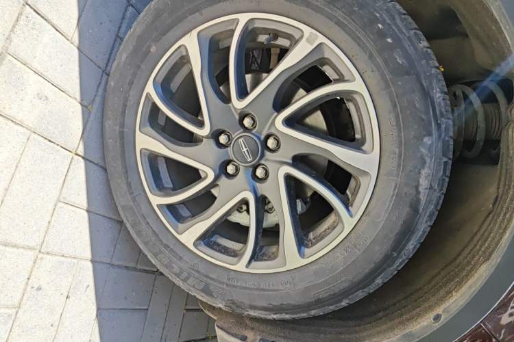 Used Lincoln Corsair 2022 2.0T Two-Wheel Drive Deluxe Edition Right Front Wheel Hub