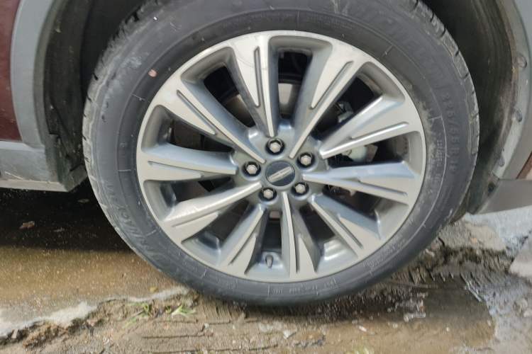 Used Lincoln Corsair 2022 Revised Version 2.0T Two-Wheel Drive Luxury Edition Right Front Wheel Hub