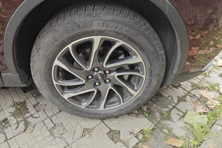 Used Lincoln Corsair 2022 2.0T Two-Wheel Drive Deluxe Edition Right Front Wheel Hub