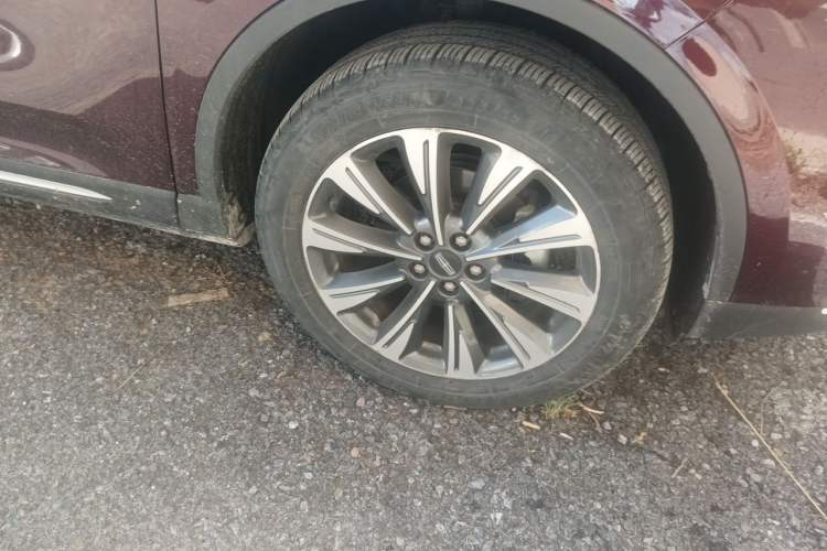 Used Lincoln Corsair 2022 2.0T Two-Wheel Drive Luxury Edition Right Front Wheel Hub