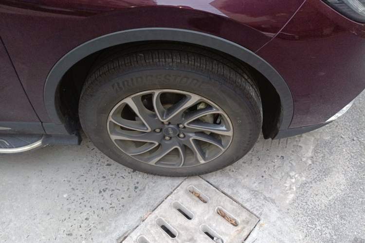 Used Lincoln Corsair 2022 2.0T Two-Wheel Drive Deluxe Edition Right Front Wheel Hub