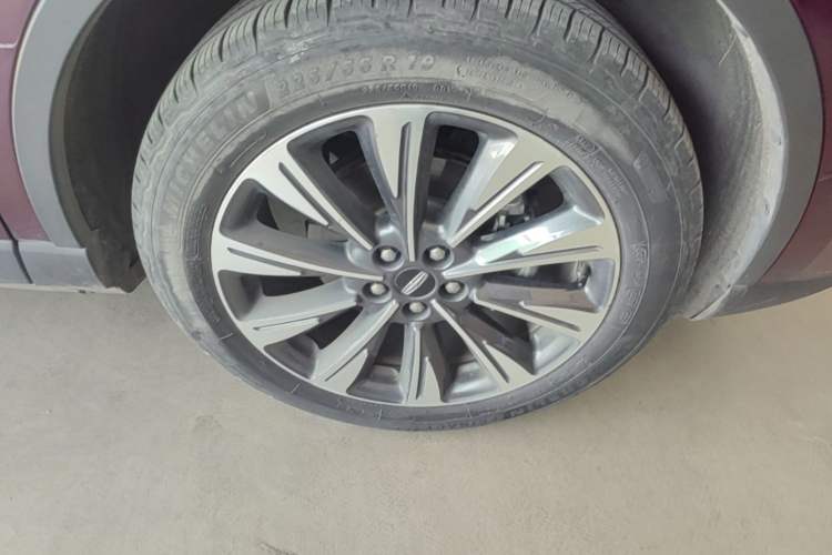 Used Lincoln Corsair 2022 2.0T Two-Wheel Drive Luxury Edition Right Front Wheel Hub