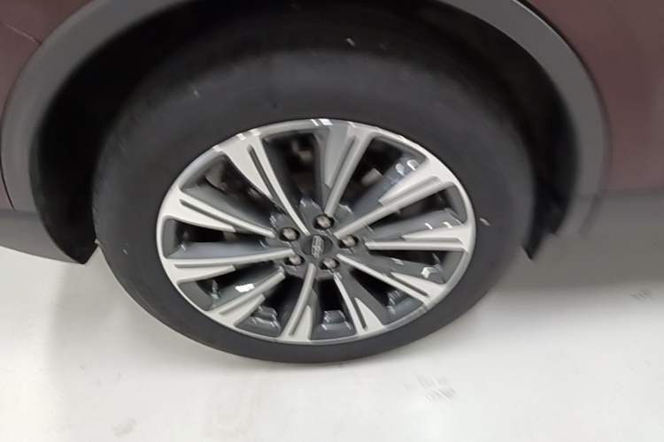 Used Lincoln Corsair 2022 2.0T Two-Wheel Drive Luxury Edition Right Rear Wheel Hub