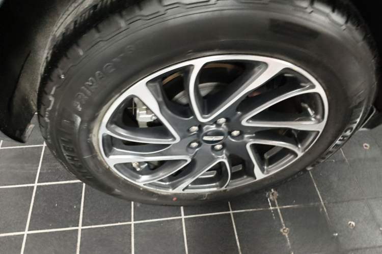 Used Lincoln Corsair 2022 2.0T Two-Wheel Drive Deluxe Edition Right Rear Wheel Hub
