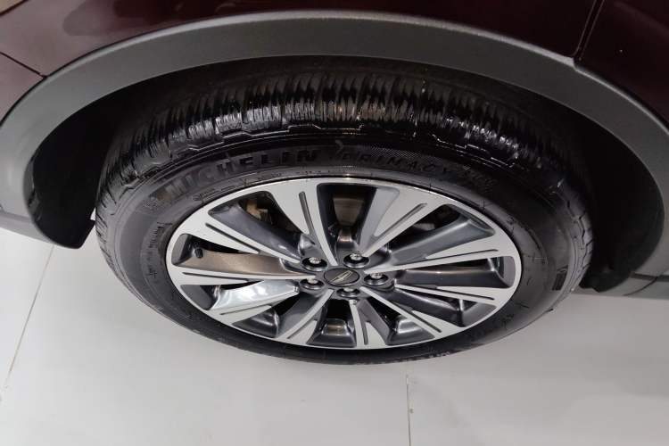 Used Lincoln Corsair 2022 2.0T Two-Wheel Drive Luxury Edition Right Rear Wheel Hub