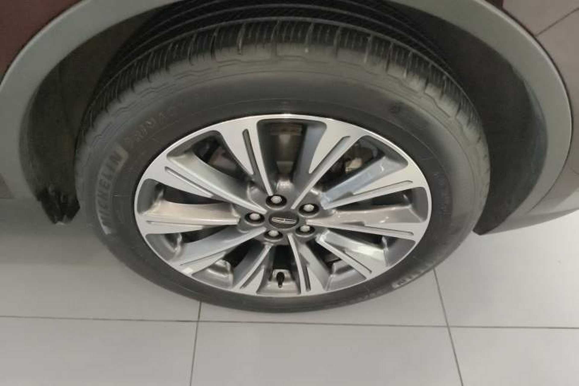 Used Lincoln Corsair 2022 2.0T Two-Wheel Drive Luxury Edition Right Rear Wheel Hub