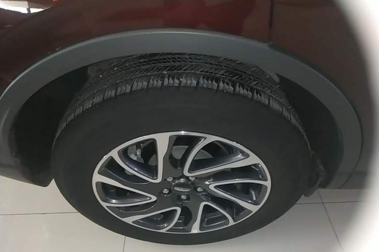 Used Lincoln Corsair 2022 2.0T Two-Wheel Drive Deluxe Edition Right Rear Wheel Hub