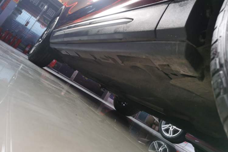 Used Lincoln Corsair 2022 2.0T Two-Wheel Drive Deluxe Edition Right Side Sill