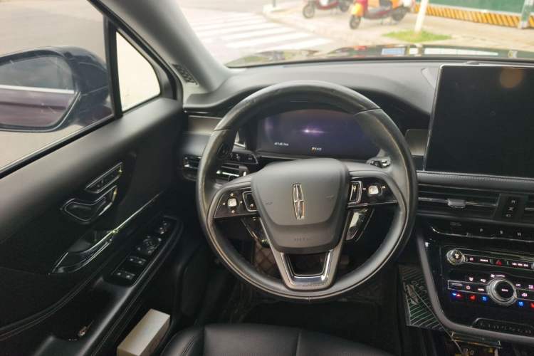 Used Lincoln Corsair 2022 2.0T Two-Wheel Drive Deluxe Edition Steering Wheel