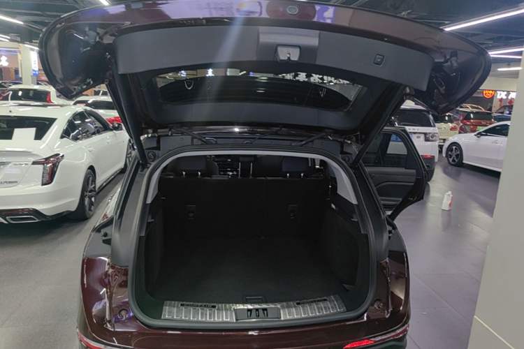 Used Lincoln Corsair 2022 2.0T Two-Wheel Drive Deluxe Edition Trunk