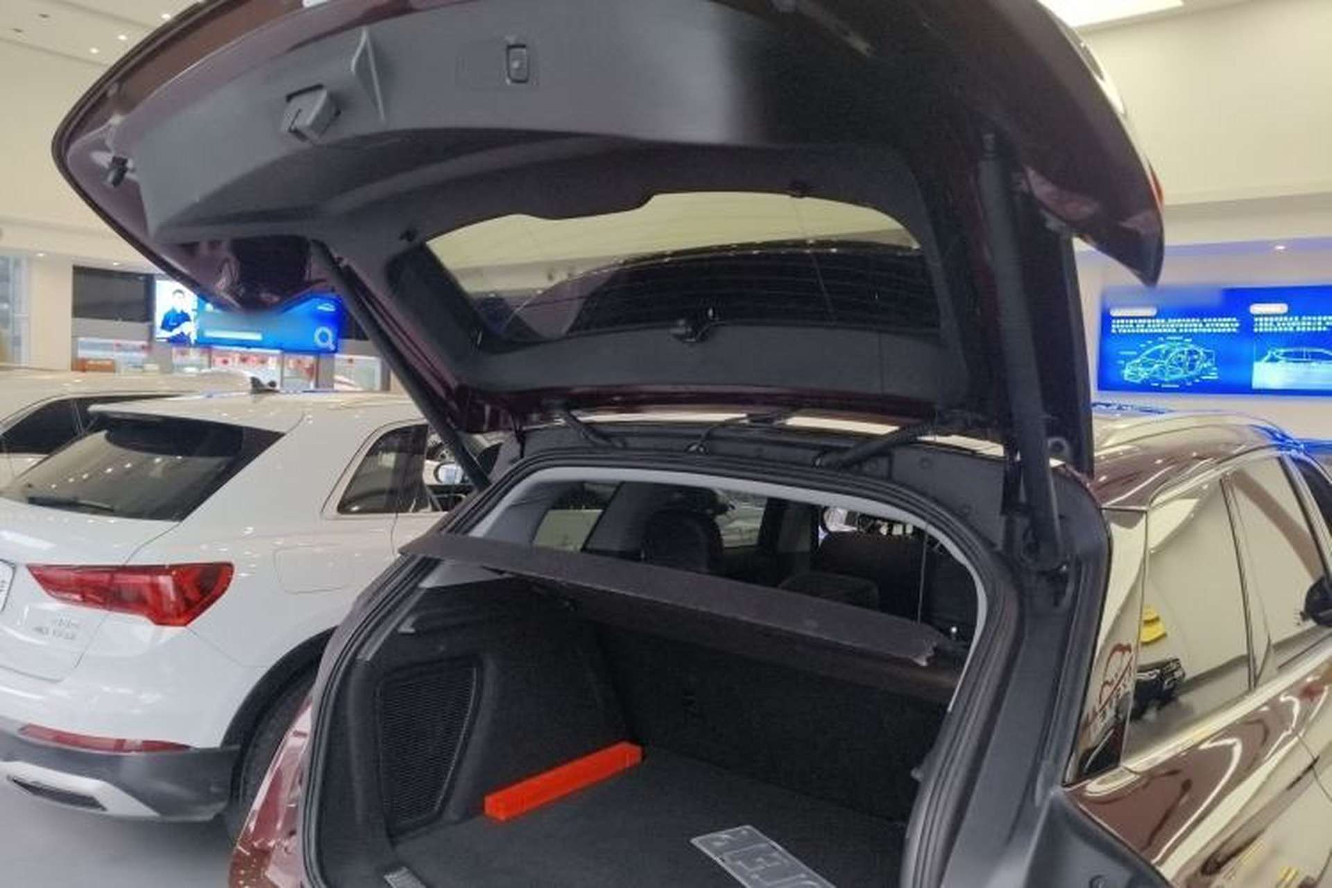 Used Lincoln Corsair 2022 2.0T Two-Wheel Drive Luxury Edition Trunk