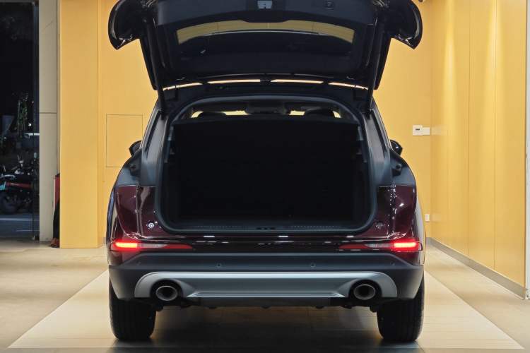 Used Lincoln Corsair 2022 2.0T Two-Wheel Drive Deluxe Edition Trunk