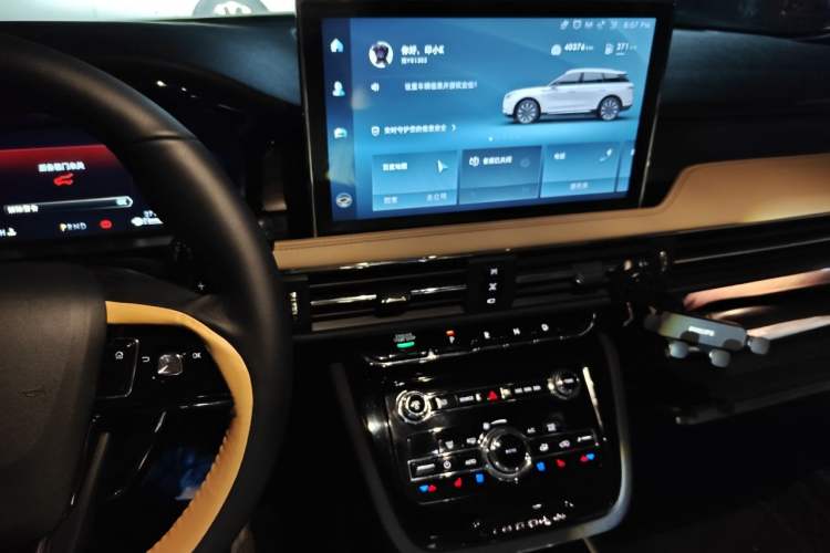Used Lincoln Corsair 2022 2.0T Two-Wheel Drive Luxury Edition Audio And AC Panel