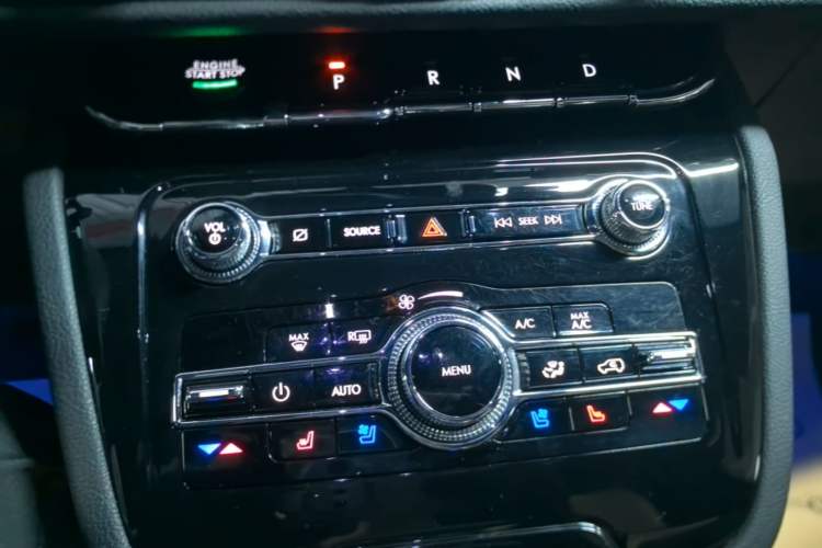 Used Lincoln Corsair 2022 2.0T Two-Wheel Drive Luxury Edition Audio And AC Panel